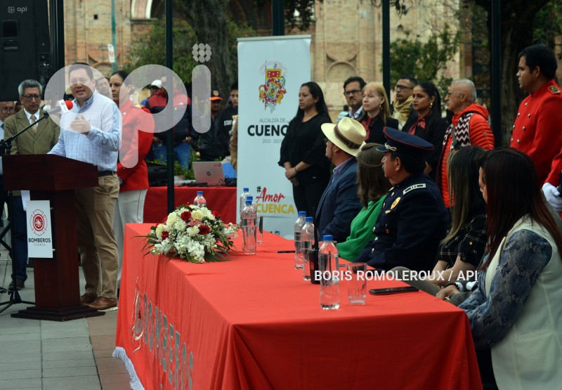 CUENCA-ENTREGA VEHICULOS-BOMBEROS