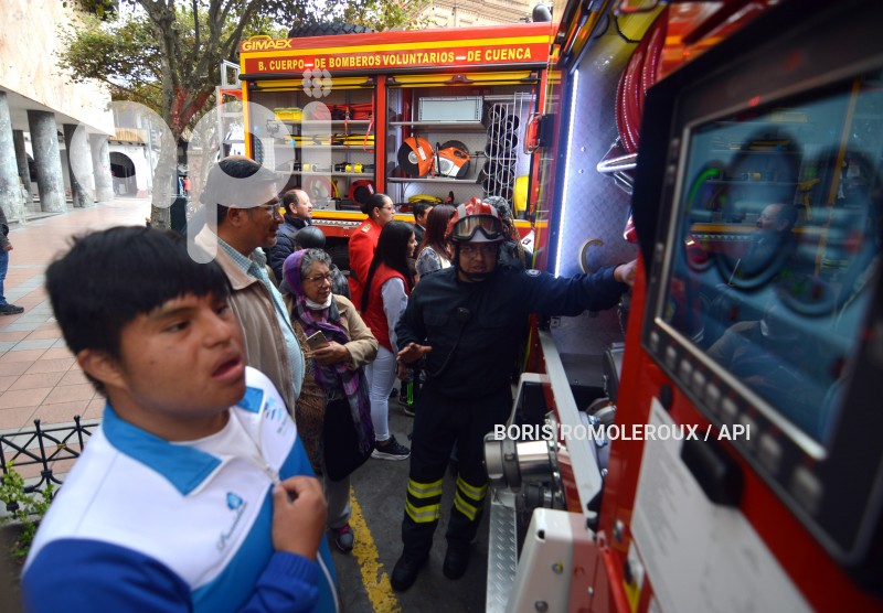 CUENCA-ENTREGA VEHICULOS-BOMBEROS