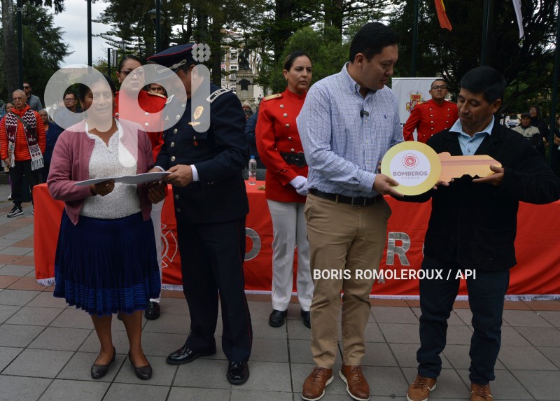 CUENCA-ENTREGA VEHICULOS-BOMBEROS