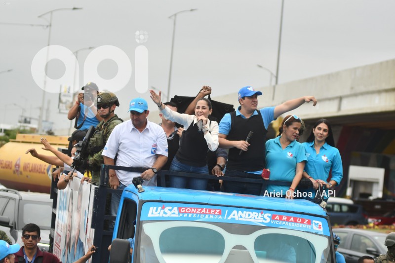 MANTA-LUISA-GONZALEZ-CIERRE-CAMPANA