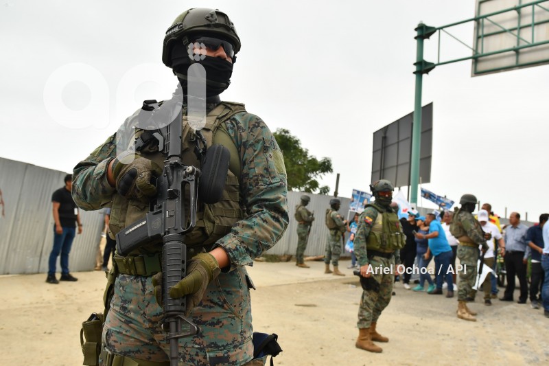 MANTA-LUISA-GONZALEZ-CIERRE-CAMPANA
