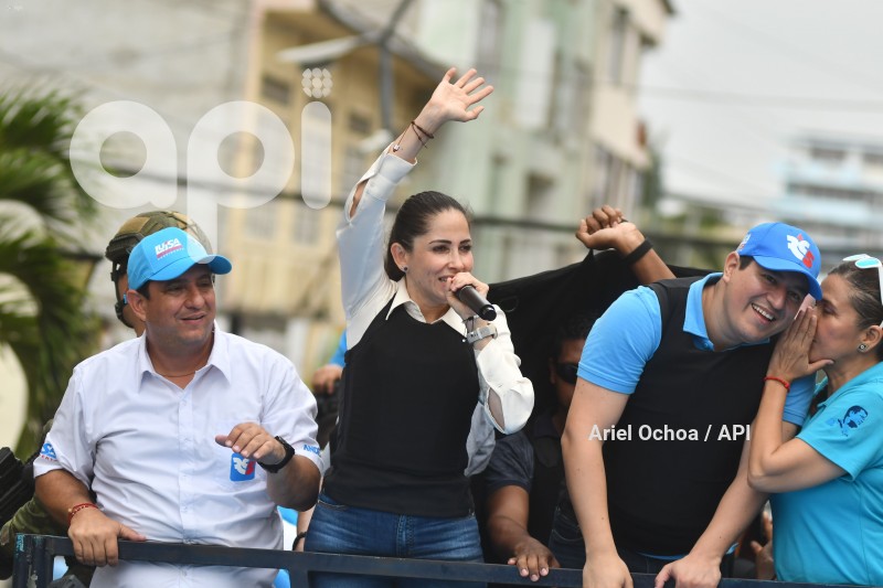 MANTA-LUISA-GONZALEZ-CIERRE-CAMPANA