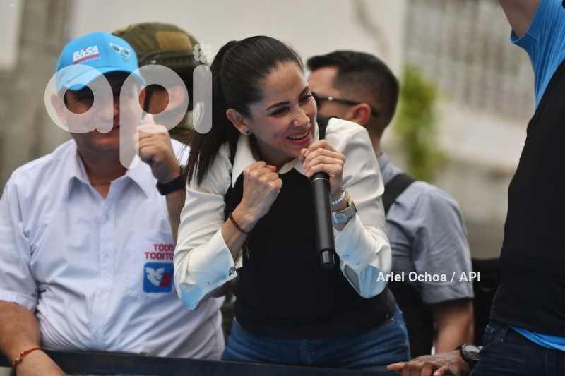 MANTA-LUISA-GONZALEZ-CIERRE-CAMPANA