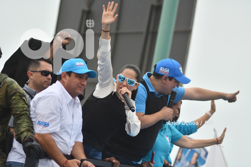 MANTA-LUISA-GONZALEZ-CIERRE-CAMPANA