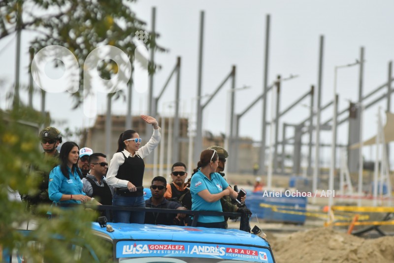 MANTA-LUISA-GONZALEZ-CIERRE-CAMPANA