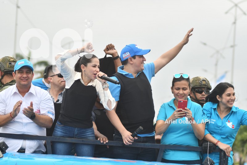 MANTA-LUISA-GONZALEZ-CIERRE-CAMPANA