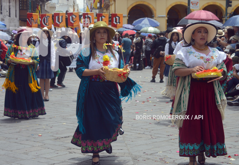 CUENCA-DESFILE ESTUDIANTIL-FIESTAS NOVIEMBRINAS