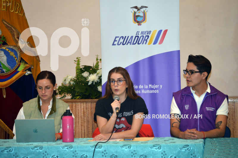 CUENCA-MINISTRA DE LA MUJER-ARIANA TANCA MACCHIAVELLO