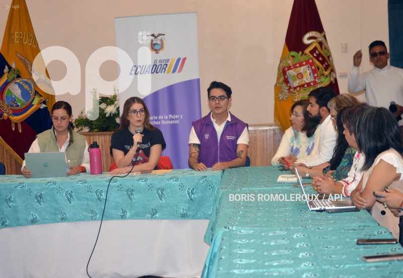 CUENCA-MINISTRA DE LA MUJER-ARIANA TANCA MACCHIAVELLO