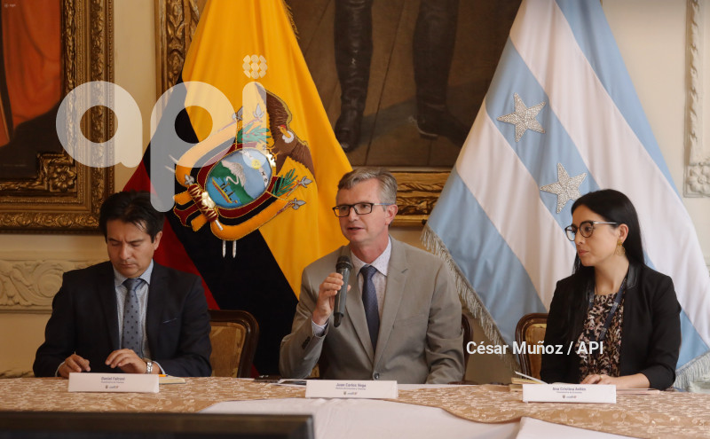 GYE-CONVERSATORIO MINISTRO ECONOMIA