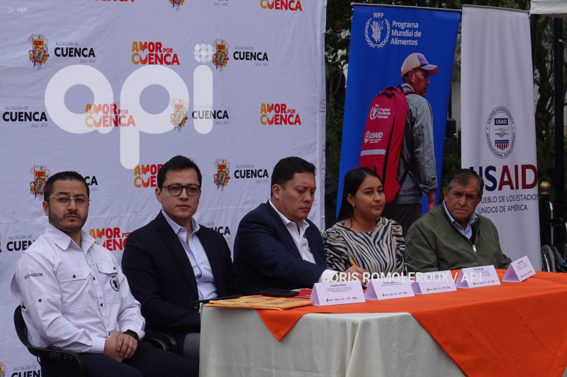 CUENCA-ENTREGA SIMBOLICA-KITS EMERGENCIA