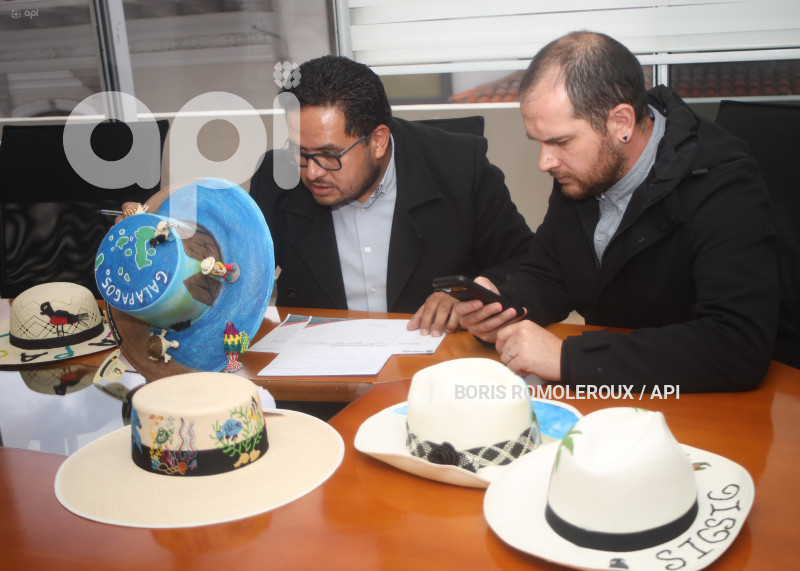 CUENCA-PROMOCION-SOMBRERO PAJA TOQUILLA-GALAPAGOS