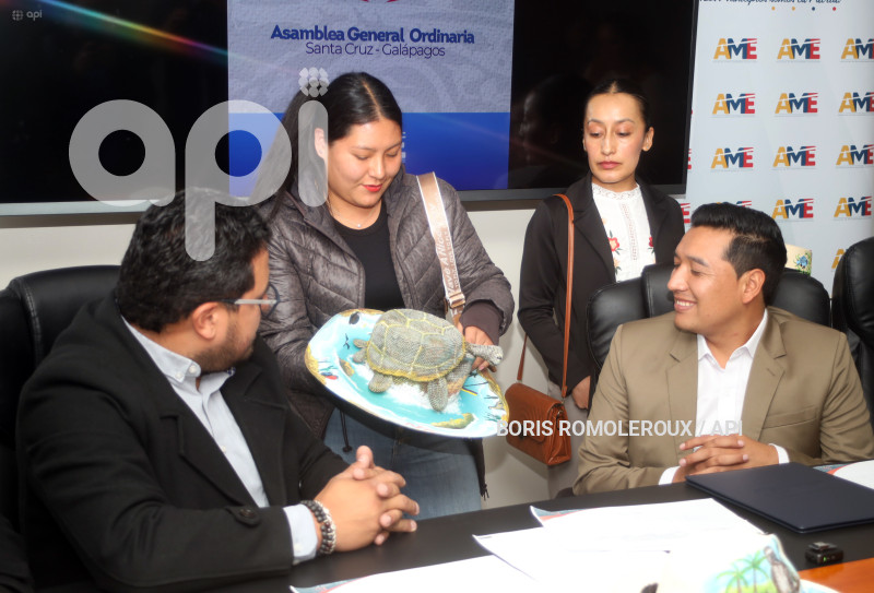 CUENCA-PROMOCION-SOMBRERO PAJA TOQUILLA-GALAPAGOS