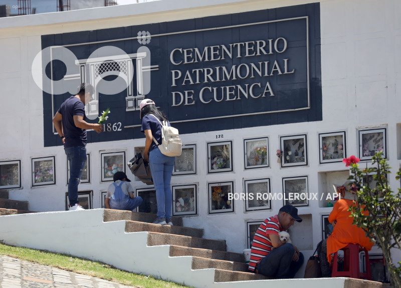 CUENCA CEMENTERIO-DIA DIFUNTOS