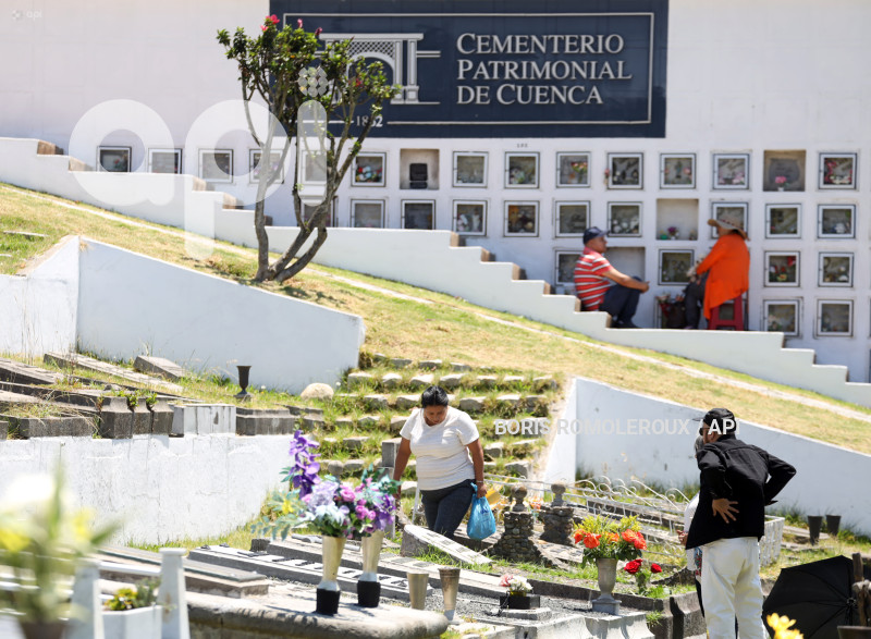 CUENCA CEMENTERIO-DIA DIFUNTOS
