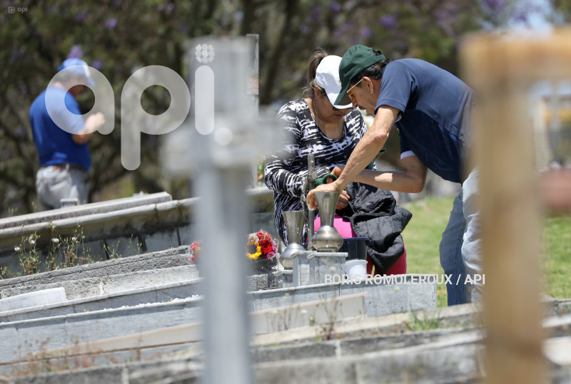 CUENCA CEMENTERIO-DIA DIFUNTOS