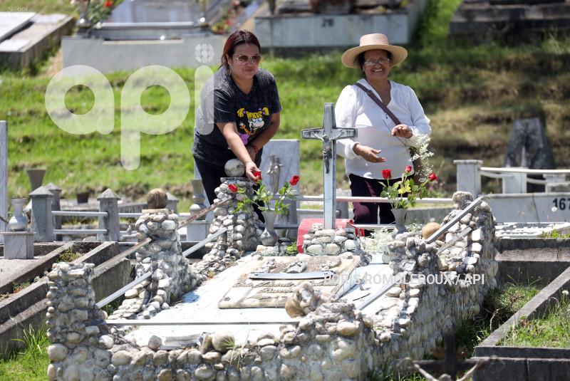 CUENCA CEMENTERIO-DIA DIFUNTOS
