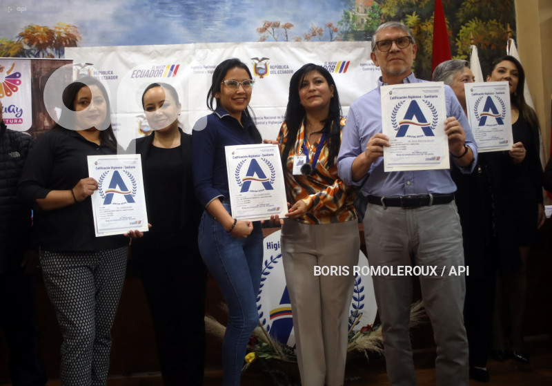 CUENCA-ENTREGA CERTIFICADOS-ARCSA