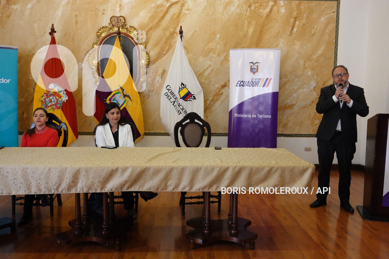 CUENCA-ENTREGA CERTIFICADOS-BANECUADOR