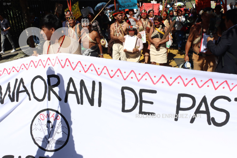 WAORANIS  EN CORTE CONSTITUCIONAL