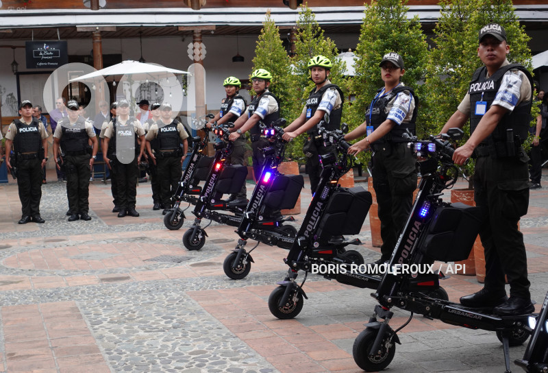 CUENCA-SCOOTERS ELECTRICOS-POLICIA