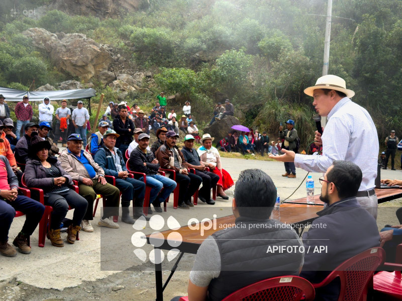 CUENCA-DIALOGO-ALCALDE-MOLLETURO