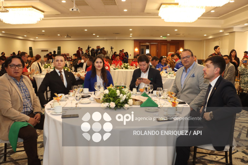 BOMBEROS JUNTOS CONTRA EL FUEGO
