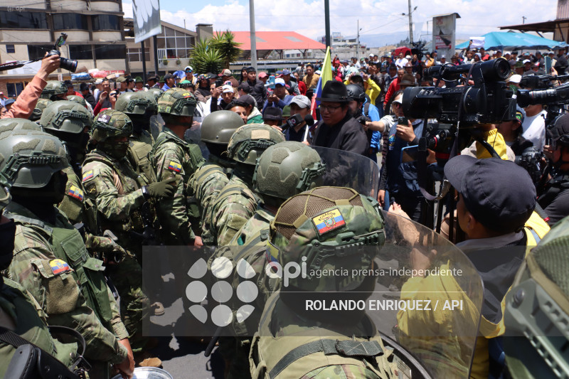 MARCHA CONAIE LATACUNGA