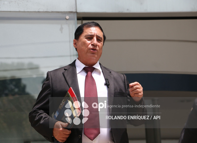 ALCALDE SOZORANGA PRESENTA AMICUS CURIAE EN CONTRA LEY DEL COOTAD