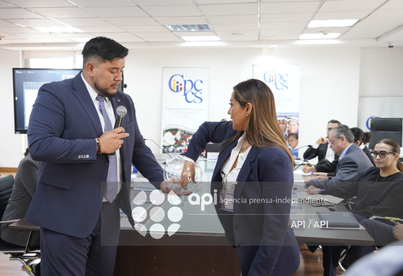 CPCCS REALIZA SORTEO EXPEDIENTES CANDIDATOS A FISCAL