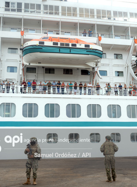 ESM-VISITA CRUCERO ARTANIA