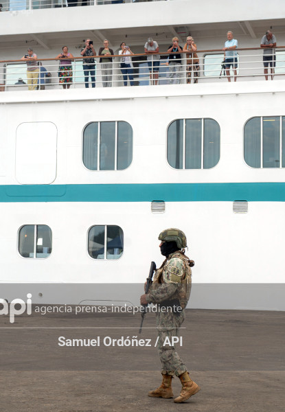 ESM-VISITA CRUCERO ARTANIA