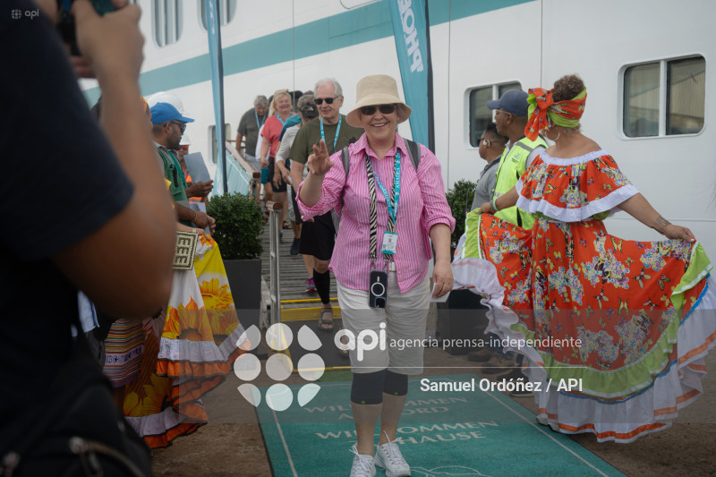 ESM-VISITA CRUCERO ARTANIA