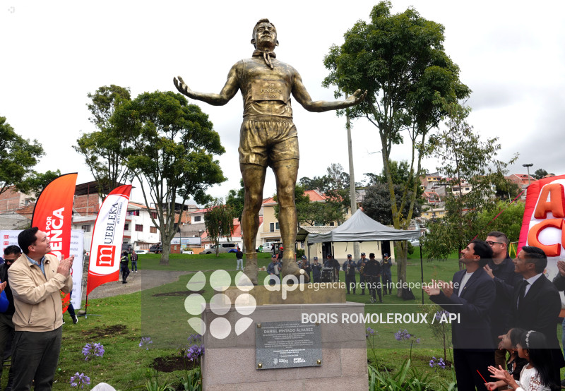 CUENCA-DEVILIZAMIENTO MONUMENTO A DANIEL PINTADO