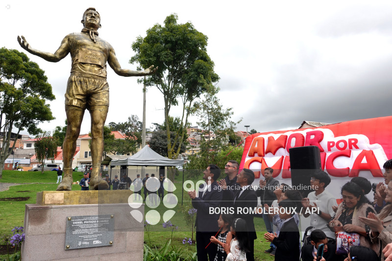 CUENCA-DEVILIZAMIENTO MONUMENTO A DANIEL PINTADO