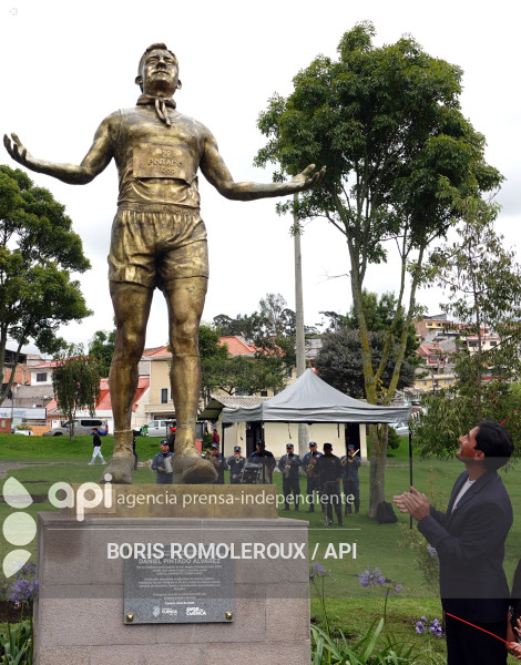 CUENCA-DEVILIZAMIENTO MONUMENTO A DANIEL PINTADO