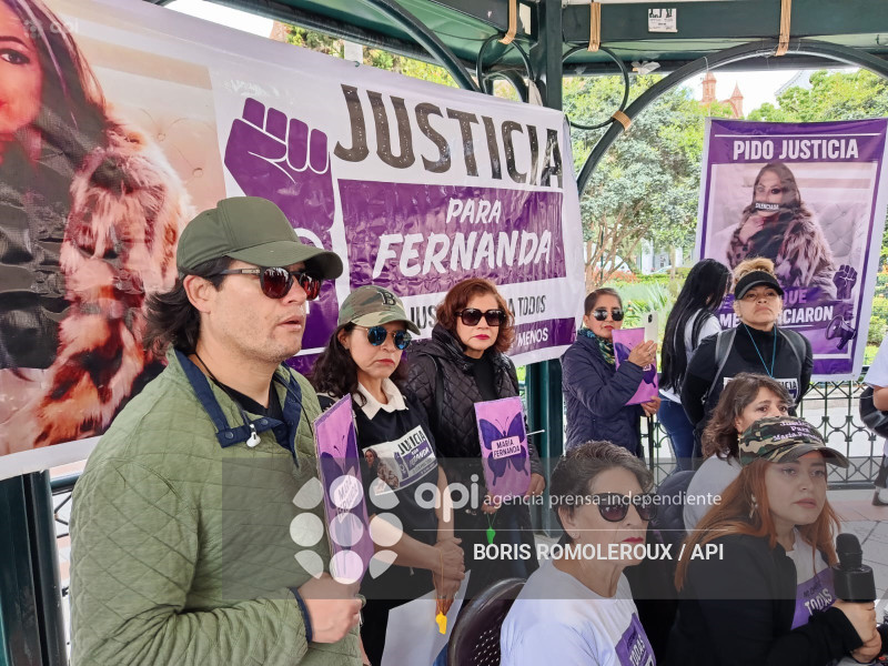 CUENCA-PLANTON FAMILIARES MARIA FERNANDA LOPEZ-FEMICIDIO