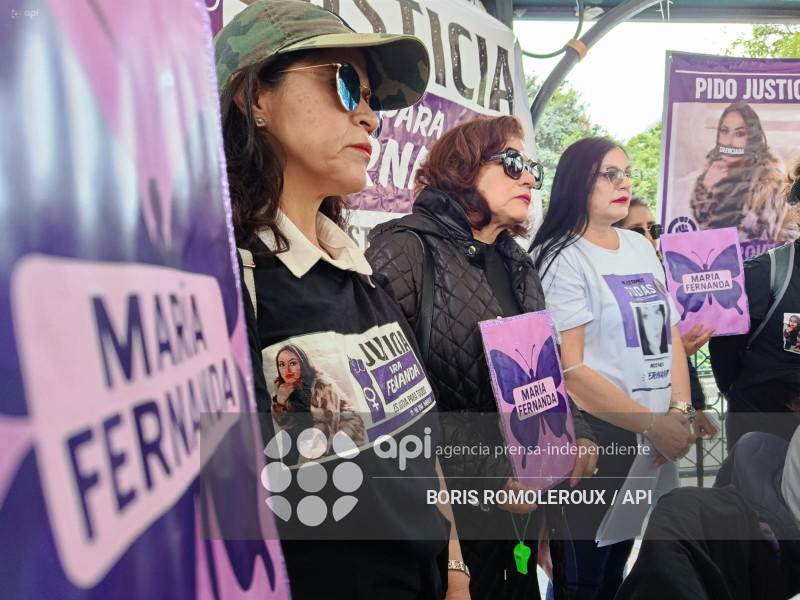 CUENCA-PLANTON FAMILIARES MARIA FERNANDA LOPEZ-FEMICIDIO