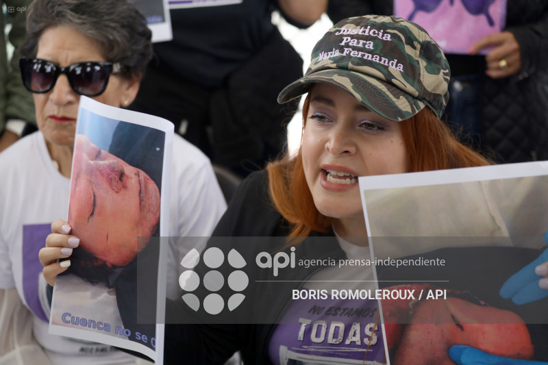 CUENCA-PLANTON FAMILIARES MARIA FERNANDA LOPEZ-FEMICIDIO