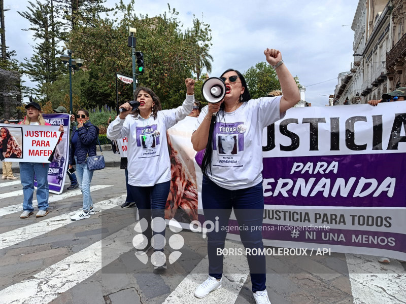 CUENCA-PLANTON FAMILIARES MARIA FERNANDA LOPEZ-FEMICIDIO
