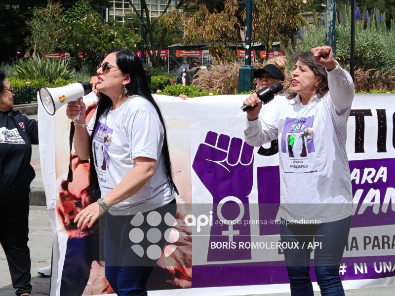 CUENCA-PLANTON FAMILIARES MARIA FERNANDA LOPEZ-FEMICIDIO