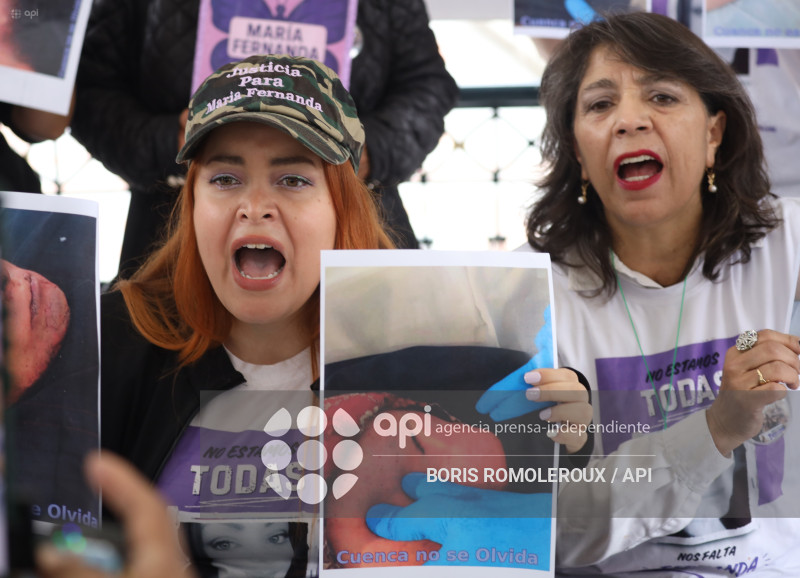 CUENCA-PLANTON FAMILIARES MARIA FERNANDA LOPREZ-FEMICIDIO