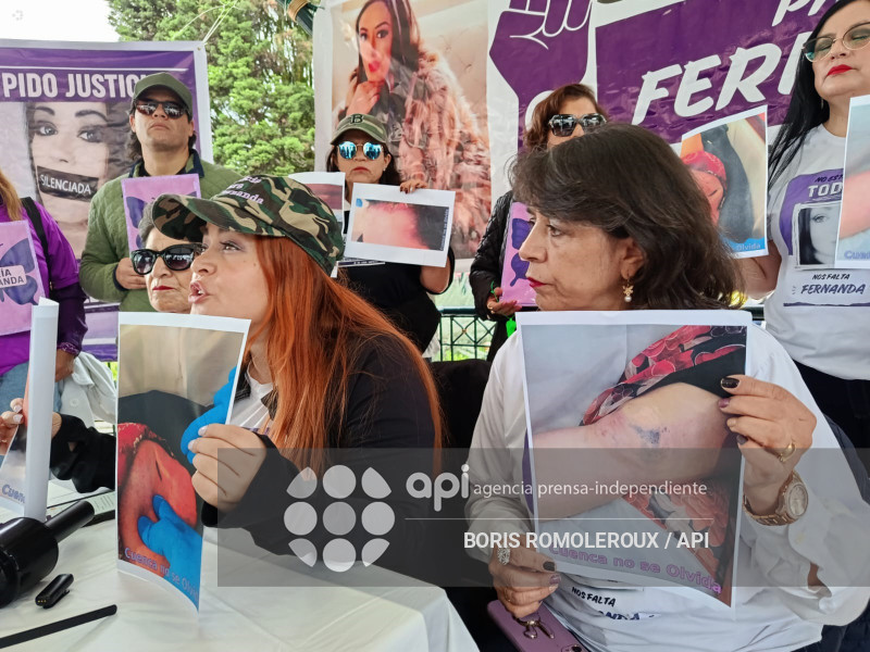 CUENCA-PLANTON FAMILIARES MARIA FERNANDA LOPEZ-FEMICIDIO