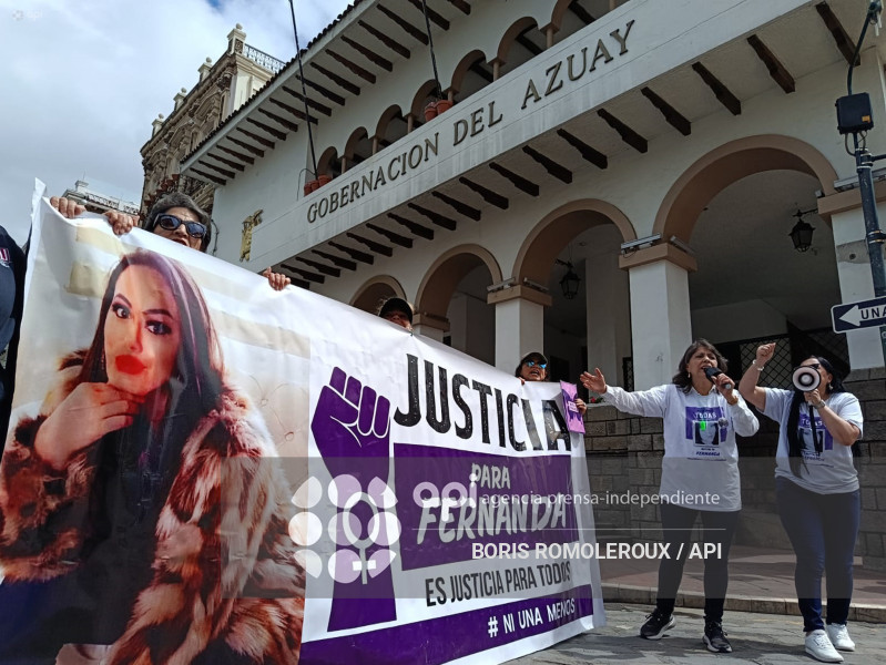 CUENCA-PLANTON FAMILIARES MARIA FERNANDA LOPEZ-FEMICIDIO