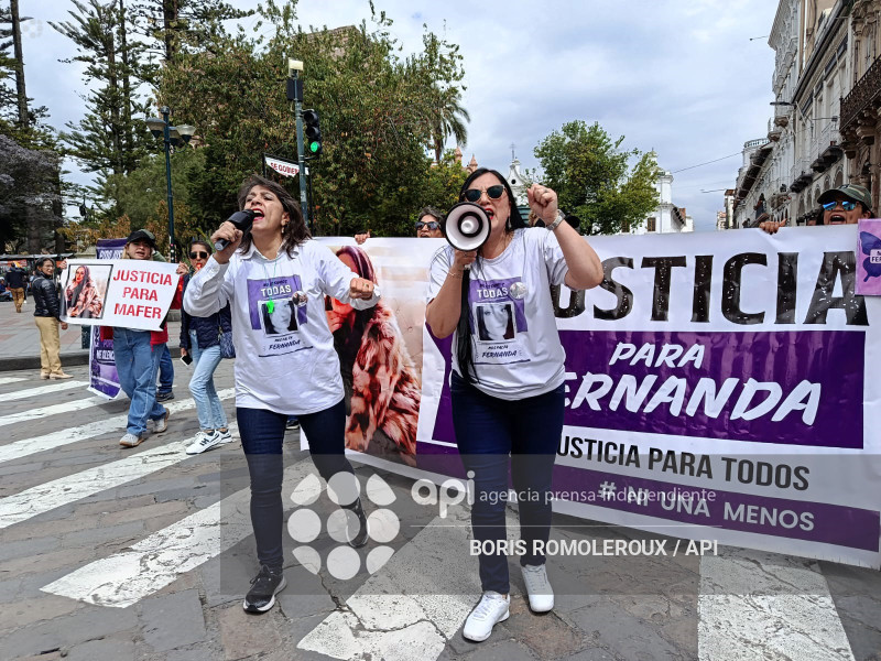 CUENCA-PLANTON FAMILIARES MARIA FERNANDA LOPEZ-FEMICIDIO