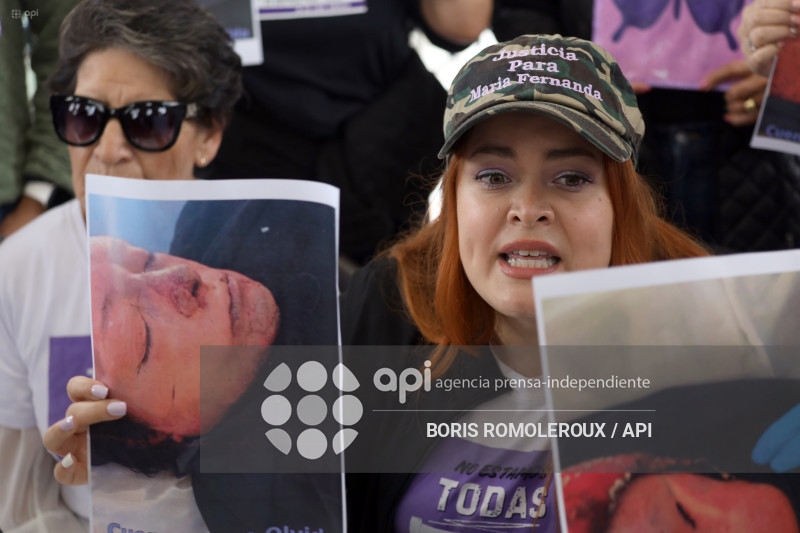 CUENCA-PLANTON FAMILIARES MARIA FERNANDA LOPEZ-FEMICIDIO