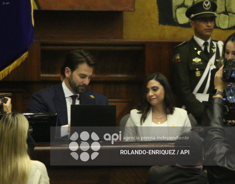 POSESION MERCEDES CAICEDO