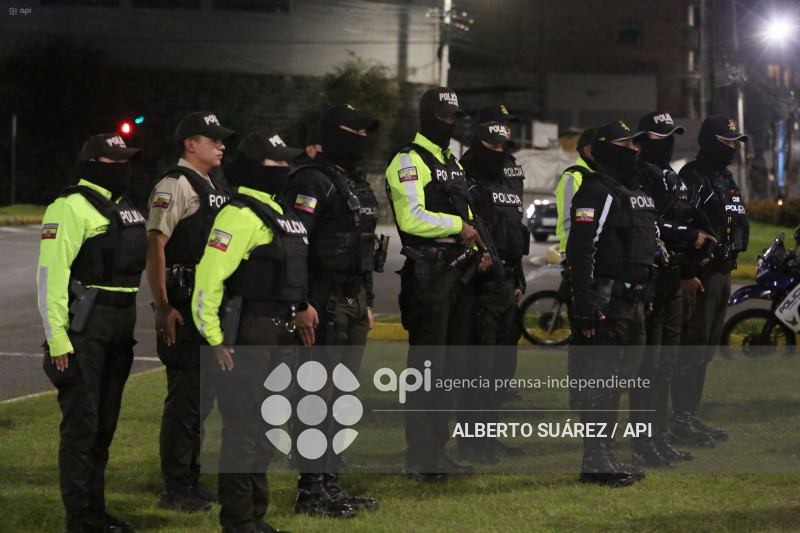 MILITARES TOQUE DE QUEDA EN PICHINCHA