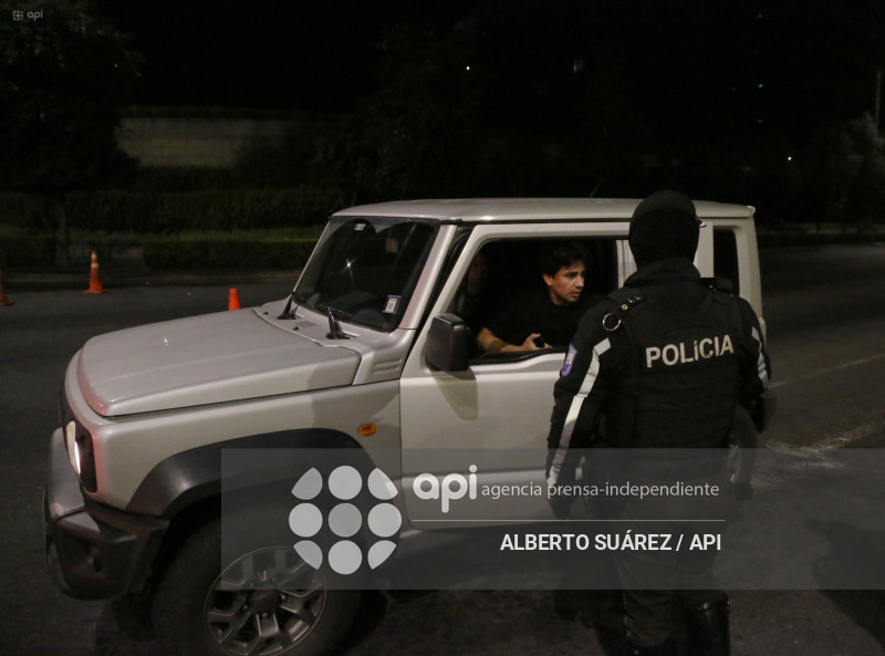 MILITARES TOQUE DE QUEDA EN PICHINCHA