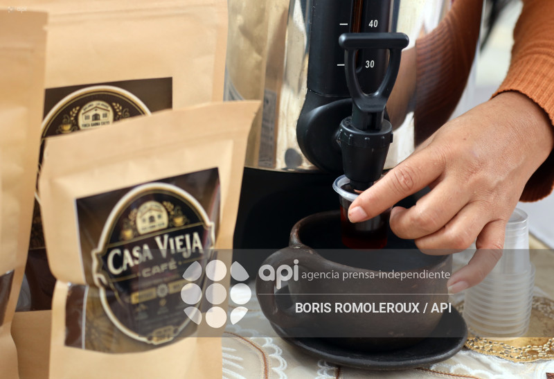 CUENCA-EXPOFERIA-CAFE LOJANO